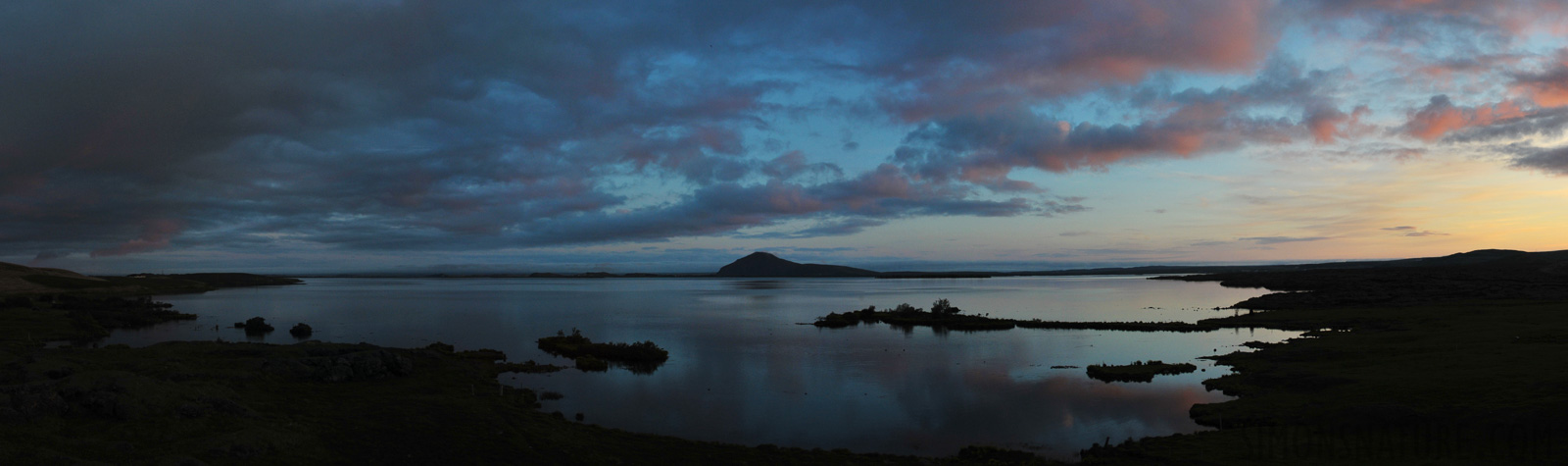 Sunset at midnight [28 mm, 1/250 sec at f / 11, ISO 800]